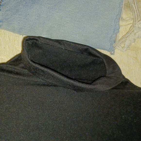 Split back top. ⚫ - Picture 3 of 7